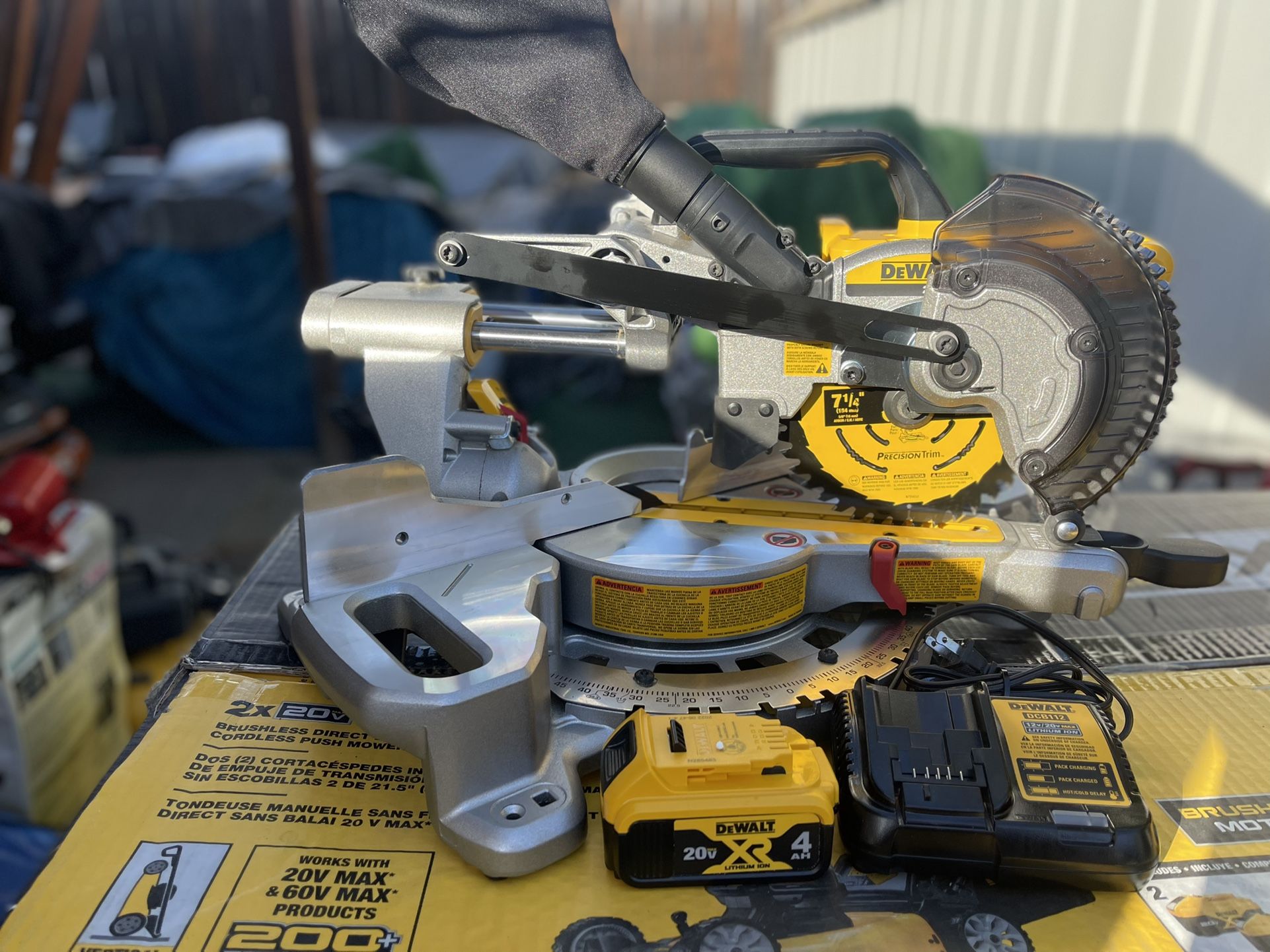 Dewalt 20v Dewalt Cordless Double Bevel Mitre Saw DEWALT DEW