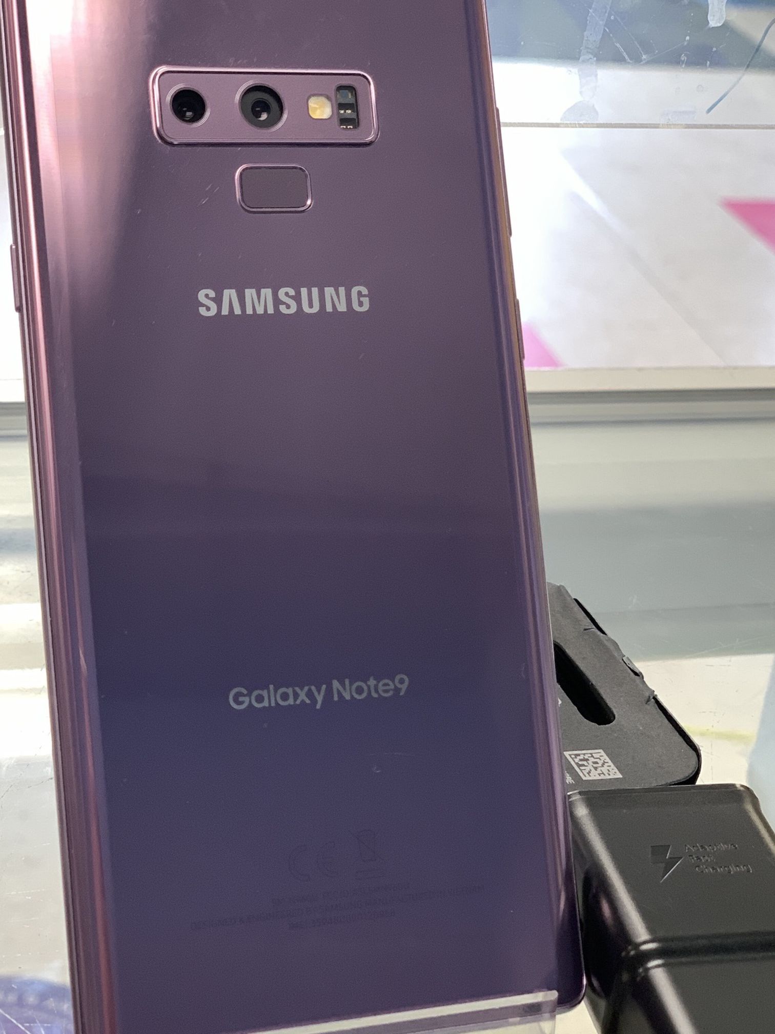 Samsung galaxy note 9 128 gb unlocked , sold with store warranty 