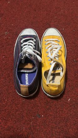 mismatched converse shoes