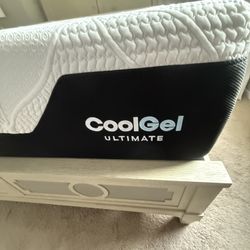 CoolGel 14in Mattress  - Like New
