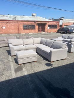 Thomasville Langdon Fabric Sectional with Storage Ottoman