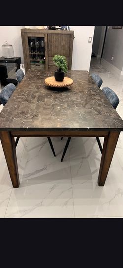 Marble dining table like new with chairs