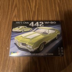 Revell 1/25 1971 Olds 442 W-30 Model Kit Open Complete 