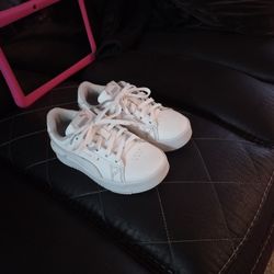 Kids Puma Shoes  Size 11c. 