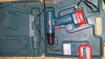 MAKITA DRILL