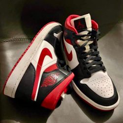 Nike Air Jordan 1 Mid GYM Red Black White Chicago Edition
