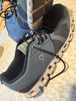 Qn woman’s tennis shoes