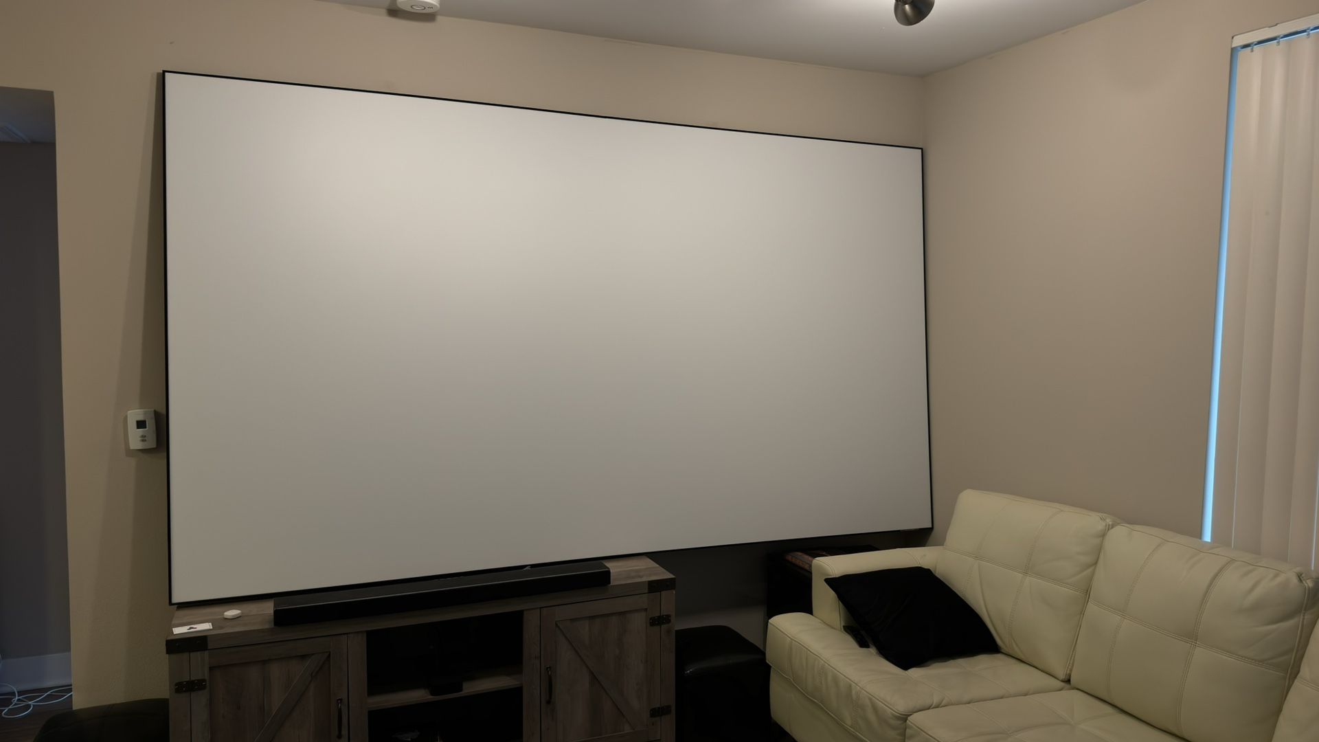 Vevor Projection Screen 130”