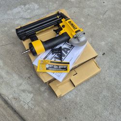 18-Gauge Pneumatic Brad Nailer