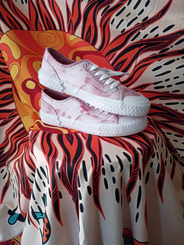 Levi Strauss Pink Tie-Dye Denim Shoes – Women’s Size 8 – Never Worn