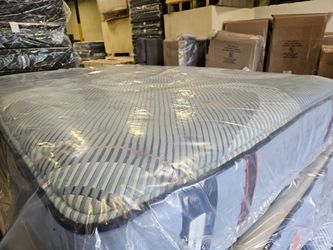 Sealy Posturepedic firm and plush queen size mattress special