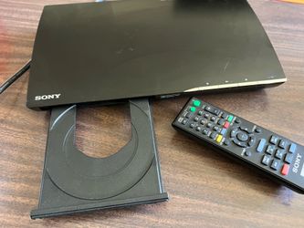 Sony DVD player with remote works great!