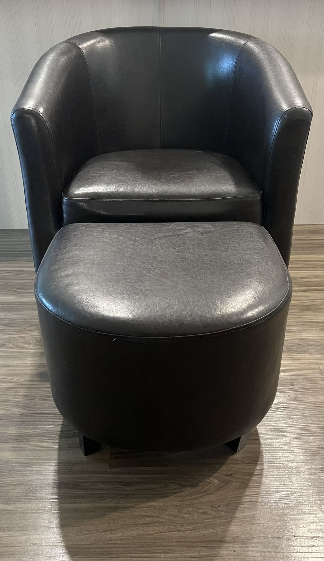 “Black Leather Barrel Chair with Ottoman – Excellent Condition”