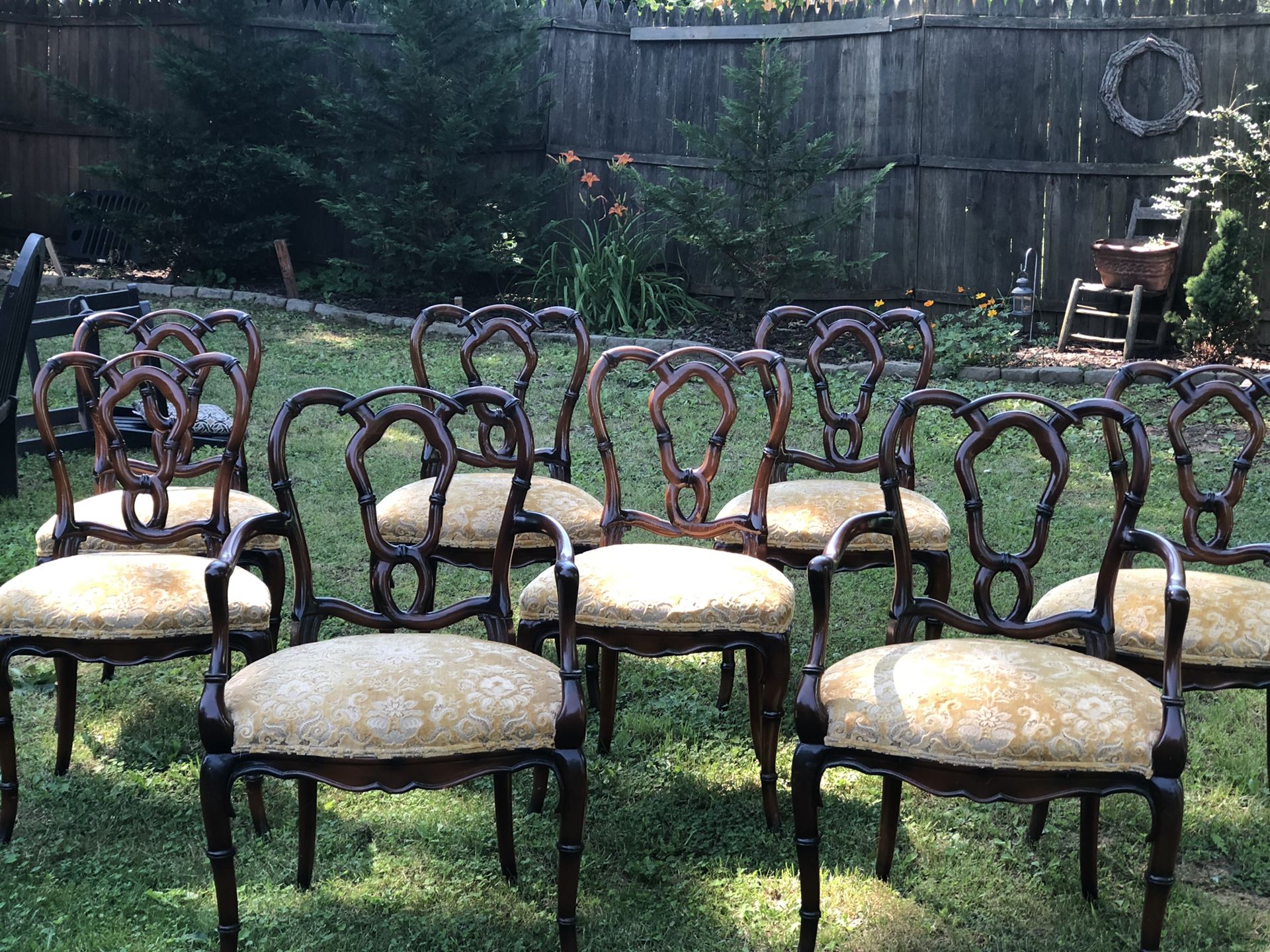 8 Gorgeous antique chairs