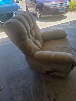 TAN ROCKER REClNER