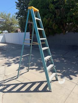 Werner 8ft Fiberglass Ladder / Escalera