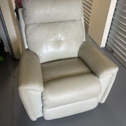  Recliner- La-Z-Boy Cream Color