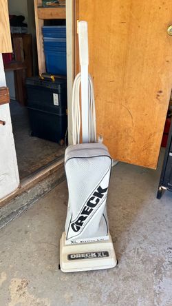 Oreck XL Classic Upright Vacuum + 10 Brand New Bags (Bundle)
