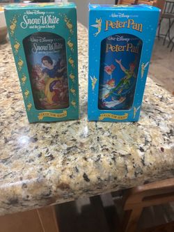 Burger King Collector ‘s cups lot of 2 of Peter Pan & Snowhite