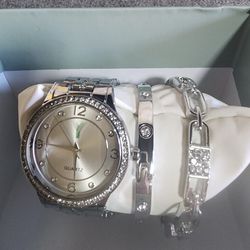 3 pc Jewelry Set  Watch, 2 Bangle Silver Tone BraceleNew Yaamava Resort Casino