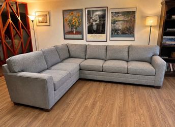 FREE Delivery - Bassett Sectional Sofa - $6k retail