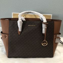 Micheal Kors Purse 