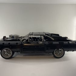 Lego Dom’s Charger - 42111
