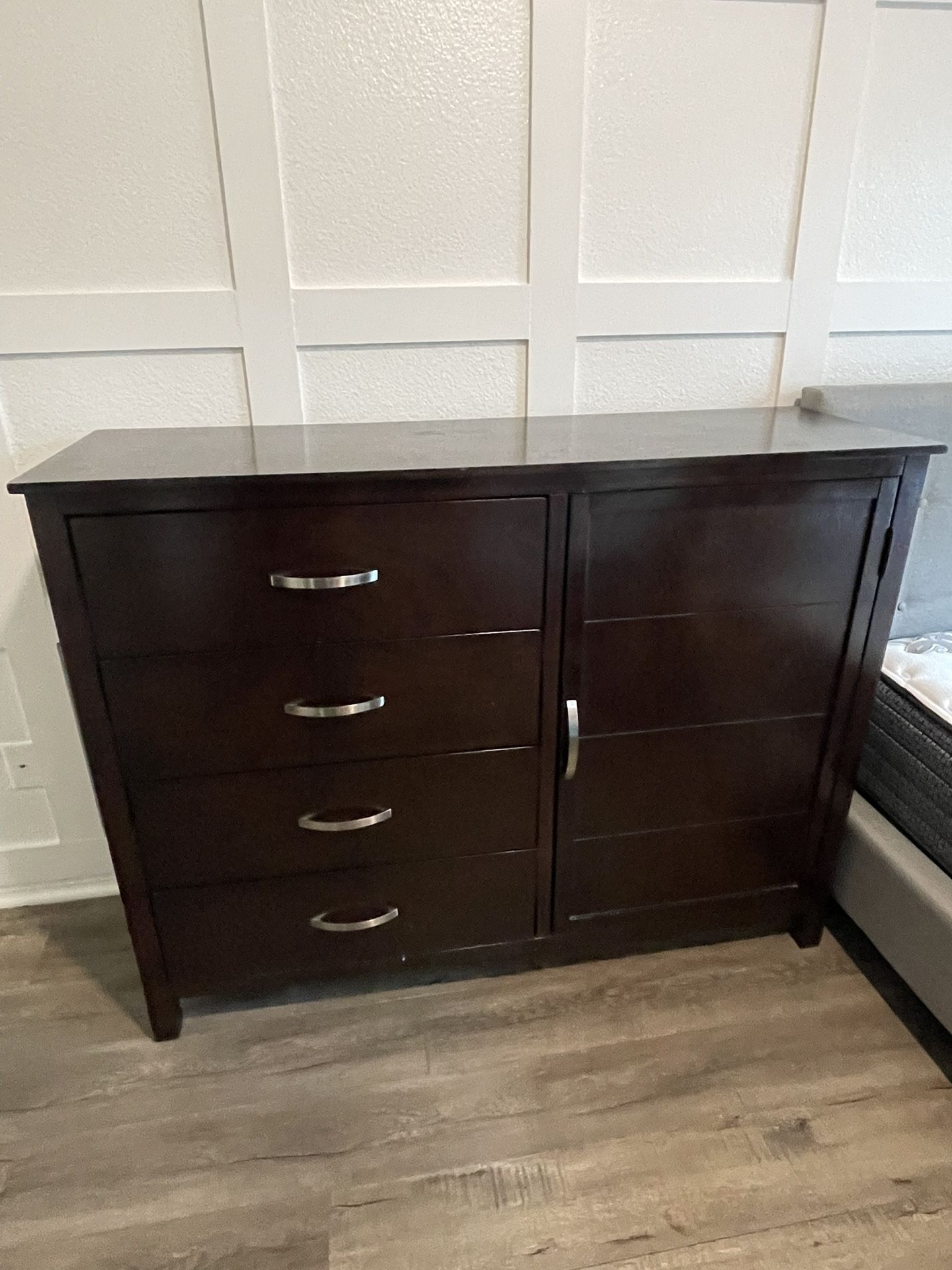 4 Drawer Dresser With Storage
