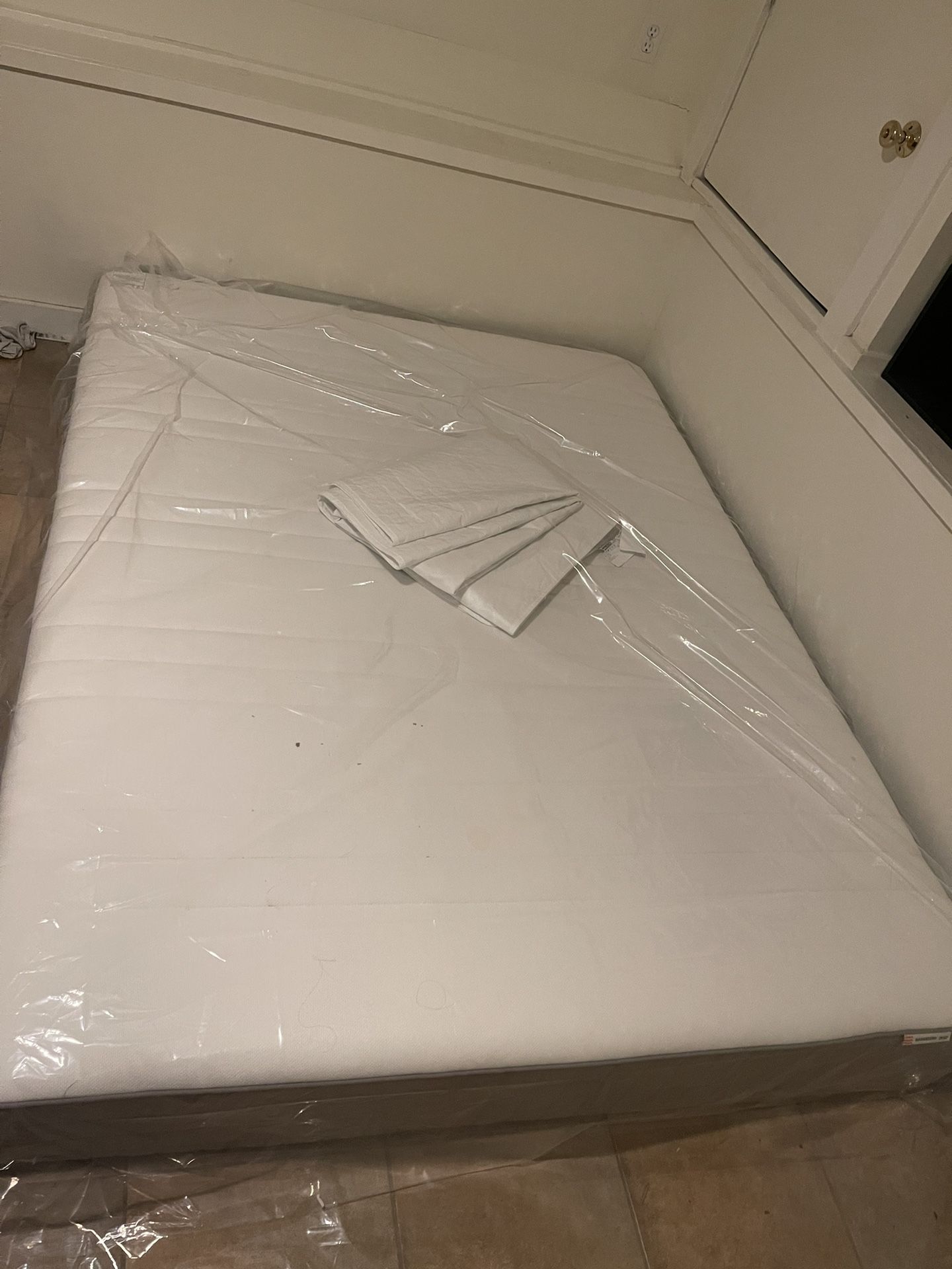 MOVEOUT Sale - Queen Sized Mattress