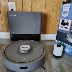 Shark Matrix Self-Emptying Robot Vacuum Precision Home Mapping, Wi-Fi UR2350AE
