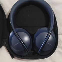 Bose Noise Cancelling Headphones 700