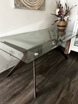 NEGOTIABLE Dinner Glass table perfect condition with optional chairs