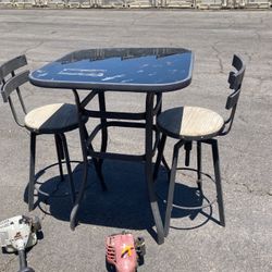 2 Sillas  Y Una Mesa 