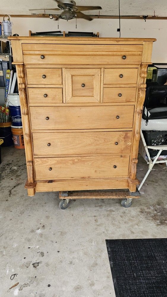 Solid Wood Dove Tail Drawers Dresser