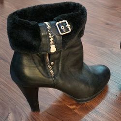 Black Stylish Women's Boots Size 9