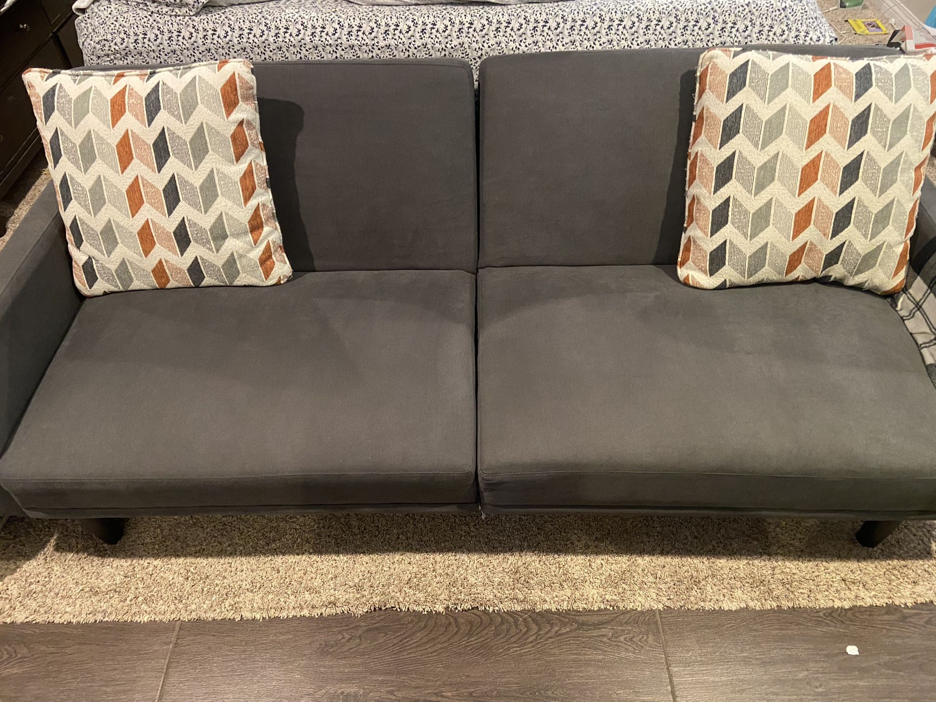 futon with pillows
