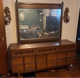 Vintage Mid-Century Modern 9-Drawer Walnut Dresser w/ Mirror