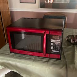 Emerson Radio 900W Microwave