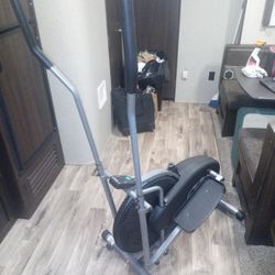 Elliptical/Exerpeutic Air ....Compact Lightweight 
