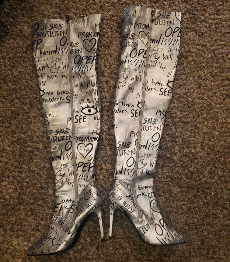 SEXY SILVER GRAPHIC PRINT POINTY TOE HIGH HEEL THIGH HIGH BOOTS FAUX LEATHER CAPE ROBIN SZ 9M