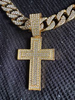 Large Cuban Link Chain With Cross Pendant 