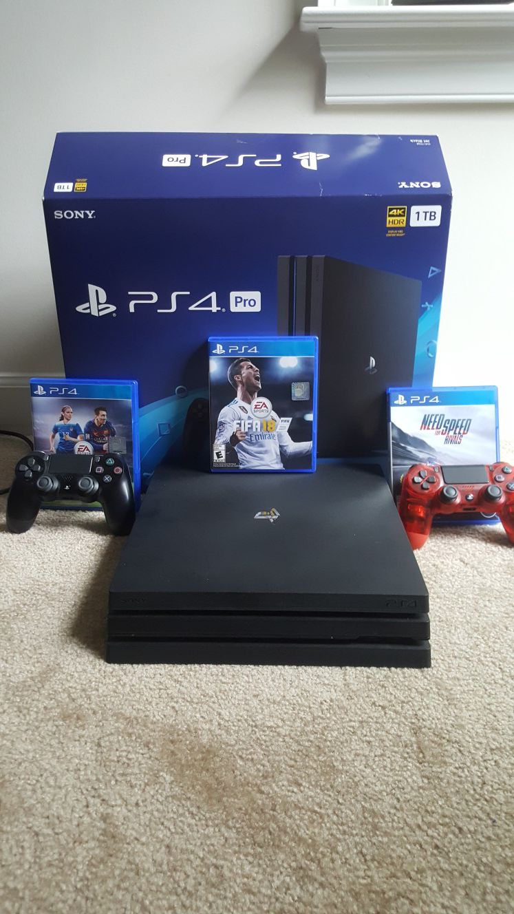 Ps4 Playstation 4 PRO with 2 controllers and games (Xbox one Nintendo Switch 1 3ds)