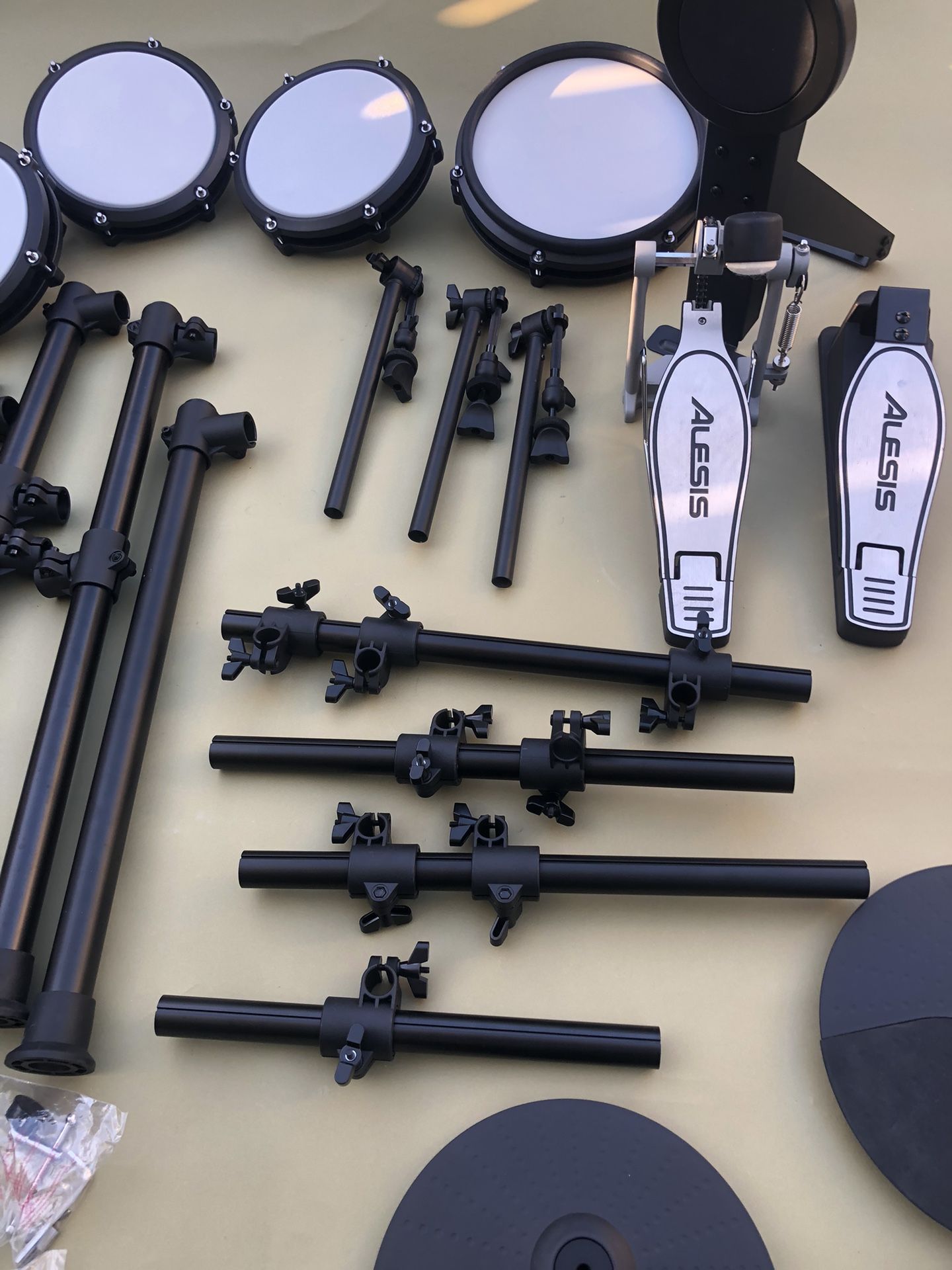 Alesis Nitro Max Electronic drum set