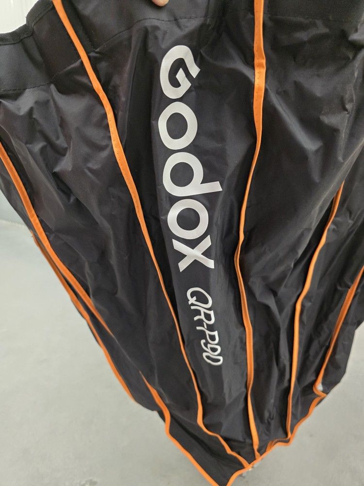 Godox QR-P90 Deep Parabolic Softbox 35in 90cm with Grid Bowens Mount