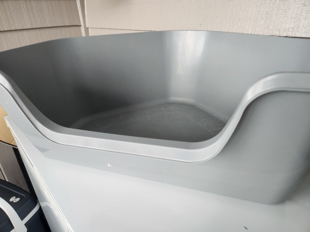 So Phresh High-Back Corner Litter Box