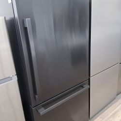 Brand New Open Box Hisense 31.5" WIDE Bottom Freezer Fridge 1 Yr Warranty 🔥 $749