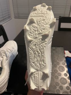 ENZO Football Cleats. Size 9.5M. White