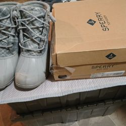 S P E R R Y Soft Water Duck Boots Gray And Plaid Zipper On Side Size 6.5 Women Very Good Condition