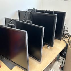 Working Multi Dell Computer Monitor/Docking Stations Lot