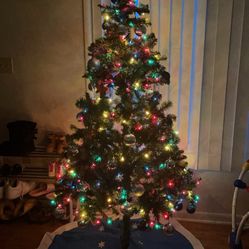 Christmas Pre Lit Tree & Fall And Christmas Decor